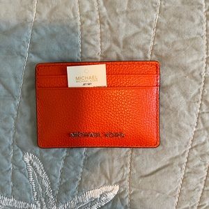 • Card case
• Pebbled Leather (color Clementine)